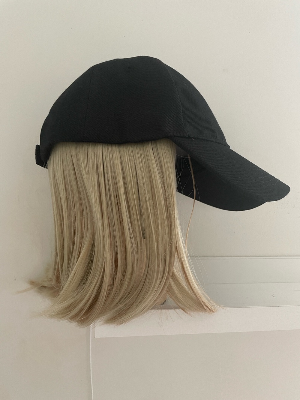 NWT beanie wig Baseball cap wig white blonde warm lights straight short bob